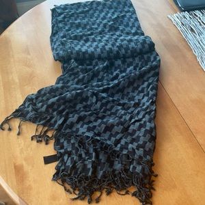 Men’s scarf with bottom fridges
